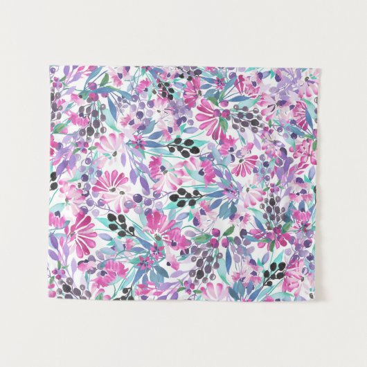 紫の花とベリー、ブルーのシームレスな模様 タペストリー (正面(横))