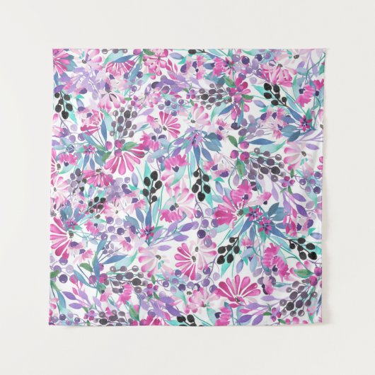 紫の花とベリー、ブルーのシームレスな模様 タペストリー (正面)