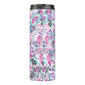 紫の花とベリー、ブルーのシームレスな模様 タンブラー (裏面)