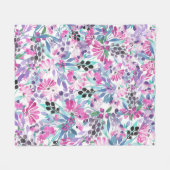 紫の花とベリー、ブルーのシームレスな模様 フリースブランケット (正面(横))