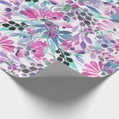 紫の花とベリー、ブルーのシームレスな模様 ラッピングペーパー (角)