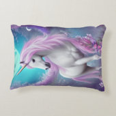紫の花と月を持つ白いユニコーン アクセントクッション (裏面)