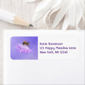 紫の花に止まったのまわりに ラベル (インサイチュ)