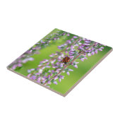 紫の花の上のてんとう虫 タイル (側面)