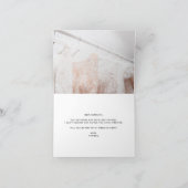 紫の花の写真　あなたは私のフラワーガールになってくれる？ カード (内部)