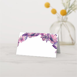 紫の花の座席カード。ピンクの結婚式の花 プレイスカード