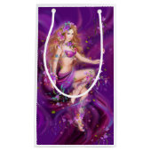 紫の花を持つ美しいファンタジーの女性 スモールペーパーバッグ (正面)