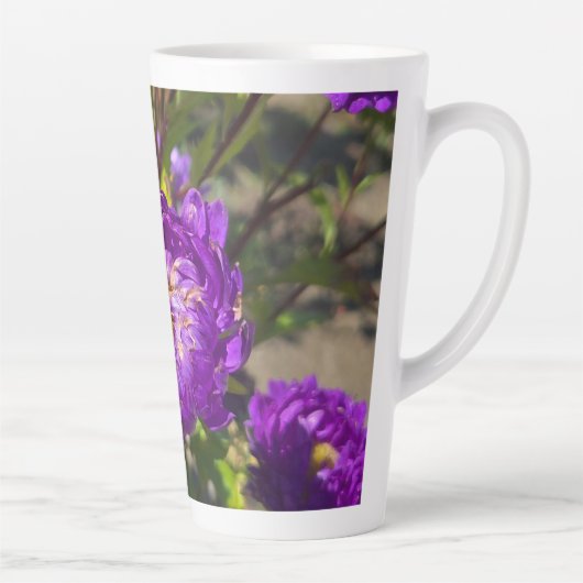 紫の花 カフェラテマグ (右)