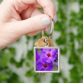 紫の花 キーホルダー (手)