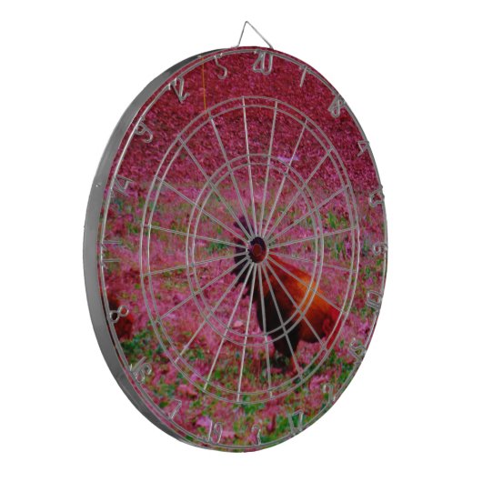 紫の草の中の鶏 ダーツボード (正面左)