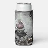 紫の華美クリスタルボールとウィッチクラフトのアイテム スリム缶クーラー (Seltzer正面)