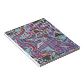 紫の落書きオン・シャッター ノートパッド (アングル)