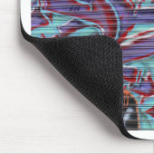 紫の落書きオン・シャッター マウスパッド (コーナー)