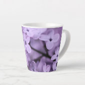 紫の薄紫の花枝 カフェラテマグ (右アングル)