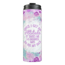 紫の蝶と花の厚い皮肉