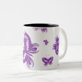 紫の蝶のパターン ツートーンマグカップ (正面右)