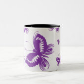 紫の蝶のパターン ツートーンマグカップ (中央)