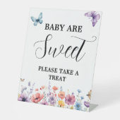 紫の蝶のベビーは甘い赤ちゃんシャワーの好意 台座サイン (正面)