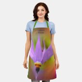 紫の野パーソナライズされた花 エプロン (着用した状態)