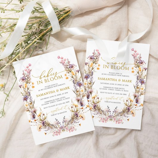 紫の野花のベビーで開花ツインシャワー 招待状