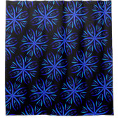 紫の開花(背景が黒) シャワーカーテン (正面)