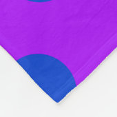 紫の青い水玉模様 フリースブランケット (角)