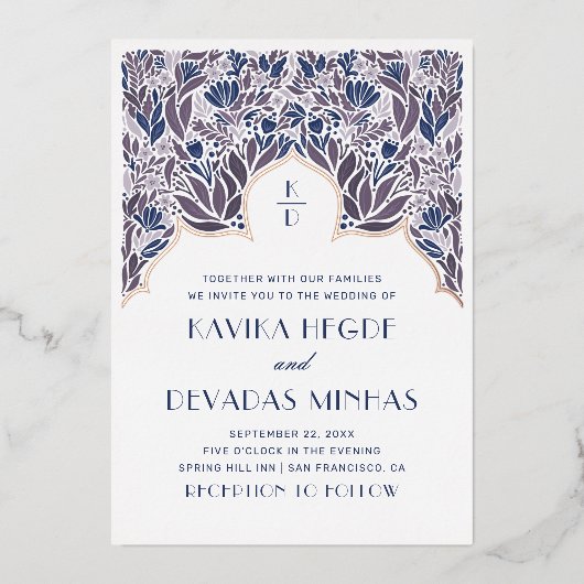紫の青のフローラ。金ゴールドインディアンボリウ結婚ッド 箔招待状 (正面)