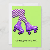 紫の靴下の誕生日を持つローラースケート ノートカード (正面)