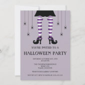 紫の魔女の脚とクモのハッピーハローウィン 招待状 (正面)