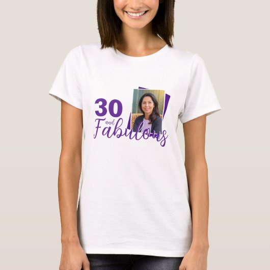 紫の30歳の誕生日おめでとうフォト Tシャツ (正面)