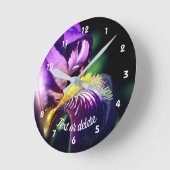 紫ひげ菖蒲花びらパーソナライズされた ラウンド壁時計 (傾斜)
