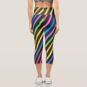 紫イエローブルーブラックトリップ（幻覚体験）のようなストライプ カプリレギンス (裏面)