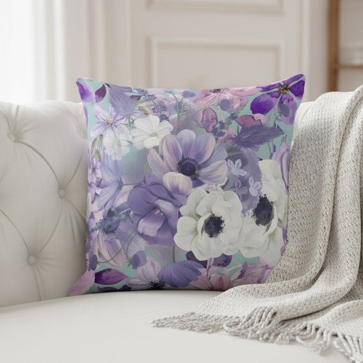 紫エレガントと紫の野花と空 クッション