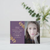 紫エレガントと金ゴールドの写真卒業パーティー インビテーションポストカード (スタンド正面)