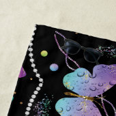 紫エレガントと青の明るい蝶 ビーチタオル (インサイチュ)