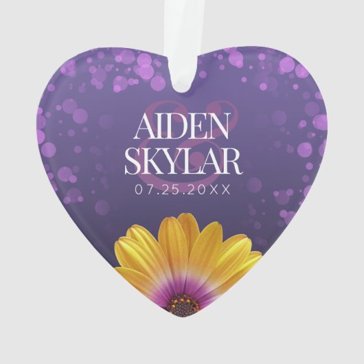 紫エレガントのデイジーと金のグリッター結婚 オーナメント (裏面)