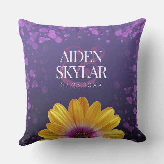 紫エレガントのデイジーと金のグリッター結婚 クッション (裏面)