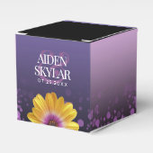 紫エレガントのデイジーと金のグリッター結婚 フェイバーボックス (正面サイド)