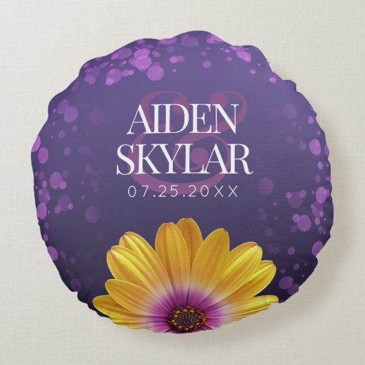 紫エレガントのデイジーと金のグリッター結婚 ラウンドクッション (裏面)