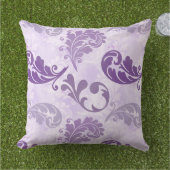 紫エレガントの羽の模様 アウトドアクッション (芝生)