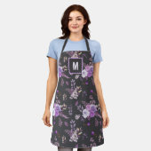 紫エレガントの花柄 | モノグラム エプロン (着用した状態)