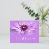 紫エレガントデイジー花ブライダルシャワー葉書 インビテーションポストカード (スタンド正面)