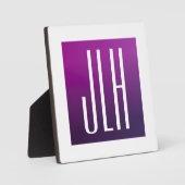 紫グラデーションと白のイニシャルまたはその他の文字 フォトプラーク (正面)