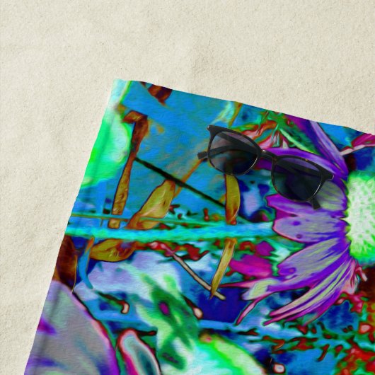 紫サイケデリックとライムグリーンガーデンの花 ビーチタオル (インサイチュ)