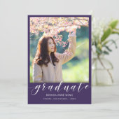 紫シンプルの卒業写真ホワイトスクリプト 案内状 (スタンド正面)