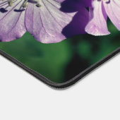 紫ゼラニウムの花ペアパーソナライズされた デスクマット (コーナー)