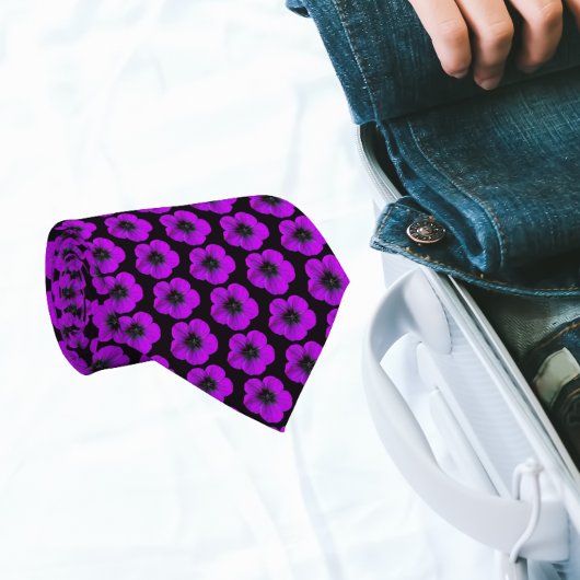 紫ゼラニウム花の模様（黒） ネクタイ