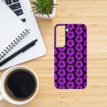 紫ゼラニウム花の模様（黒） SAMSUNG GALAXY S22ケース<br><div class="desc">黒保護地に紫のクランズビル・ゼラニウムの花の写真の画像を特色とし、繰り返しパターンで印刷されたサムスン銀河S22電話このトレンディーの電話ケース。おもしろいフローラデザイン!電話スタイルを選択メモ：電話のスタイルを変更する場合は、必要に応じてイメージを編集および調整する必要がある場合がある。</div>