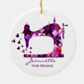 紫パッチワークキルト裁縫機 セラミックオーナメント (裏面)