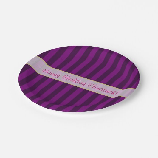 紫パーソナライズされた模様のストライプの誕生日 ペーパープレート (アングル)